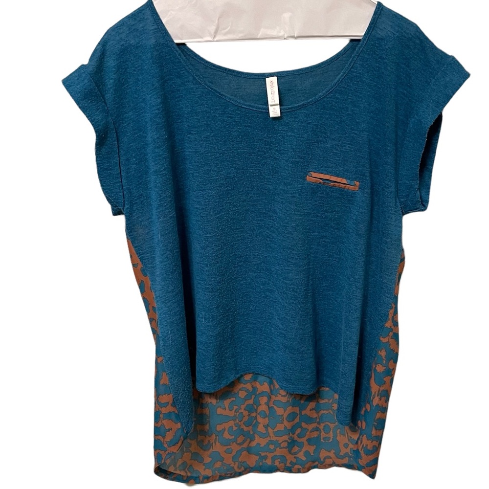 Xhiliration Top size medium with flowy cheetah print on back